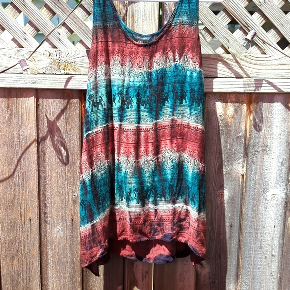yak n yeti Tops - Sleeveless tunic top